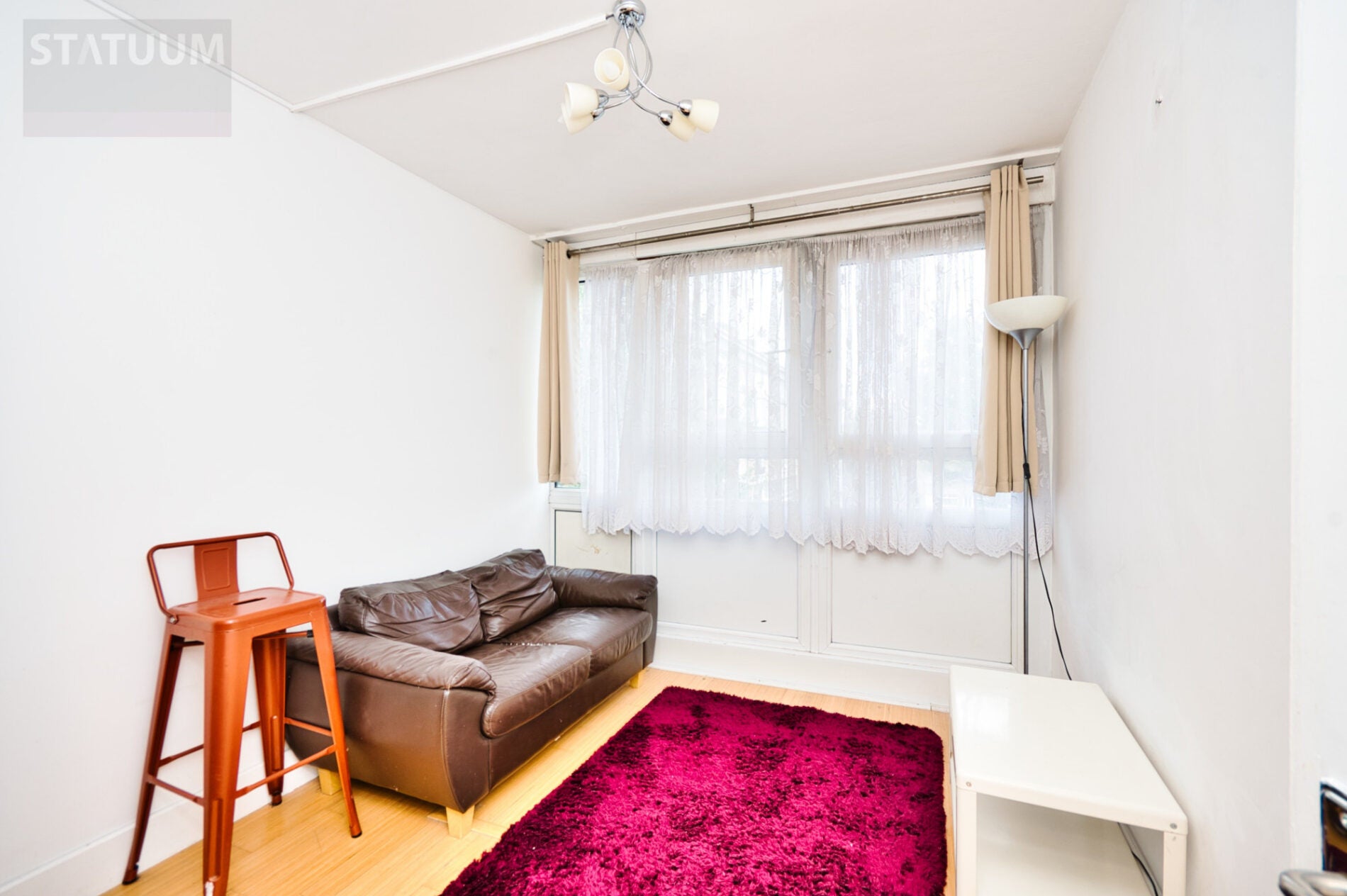 Flat Broomfield Street in Greater London