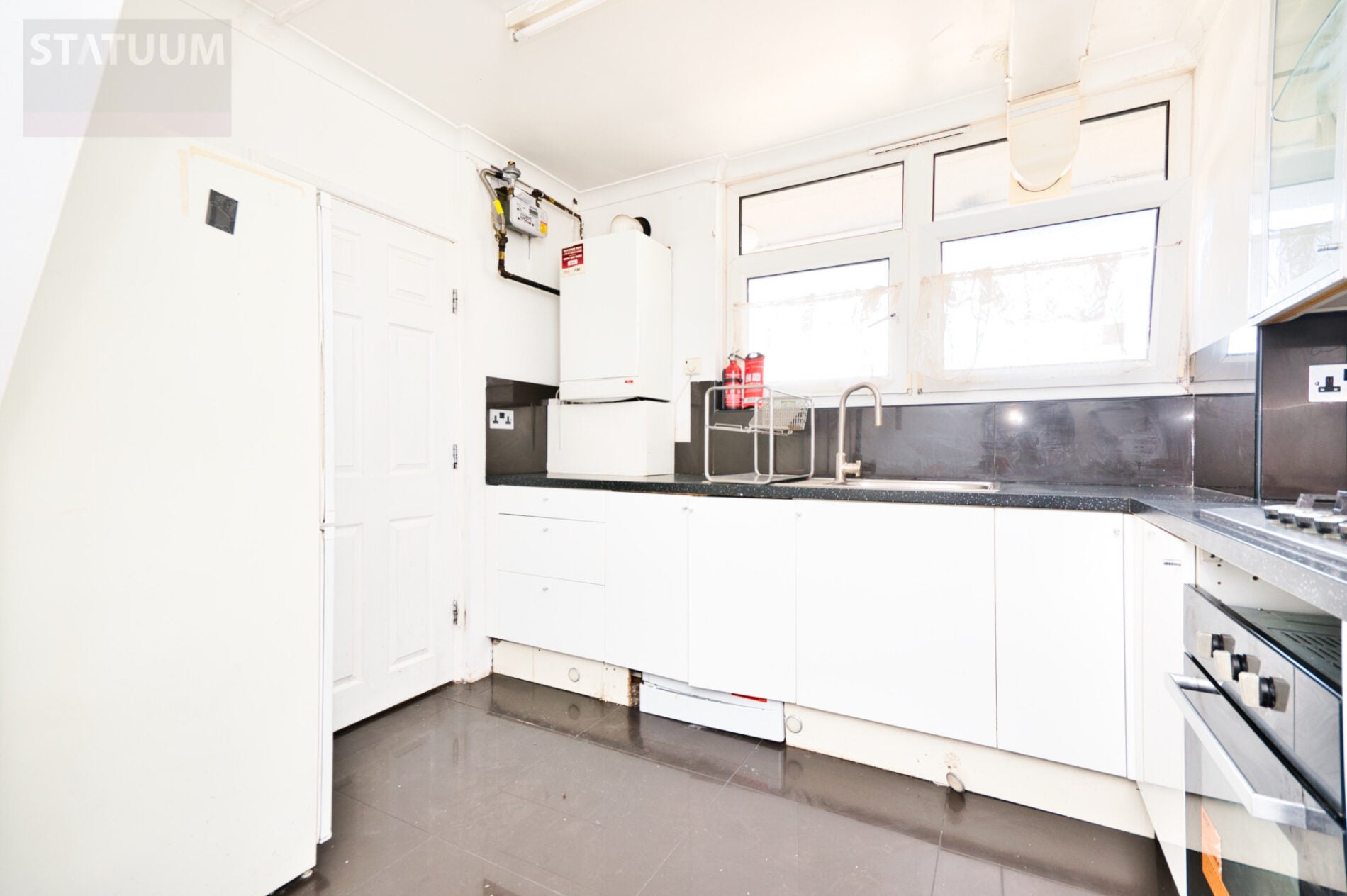 Flat Broomfield Street in Greater London