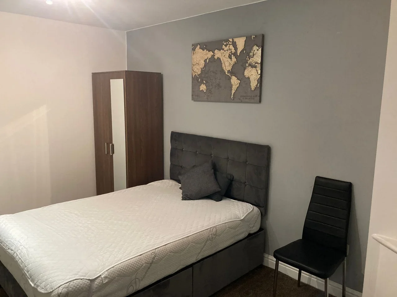 Room Northolt Road in Greater London