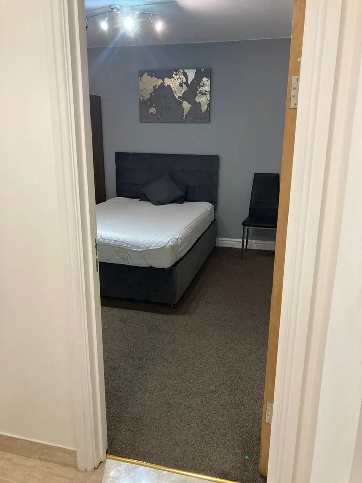 Room Northolt Road in Greater London