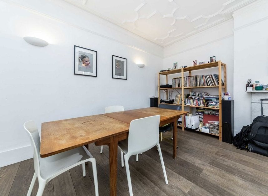 Flat West End Lane in Greater London