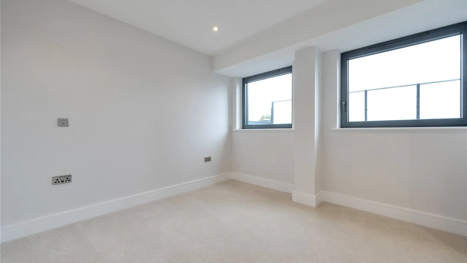 Flat Cockfosters Road in Greater London