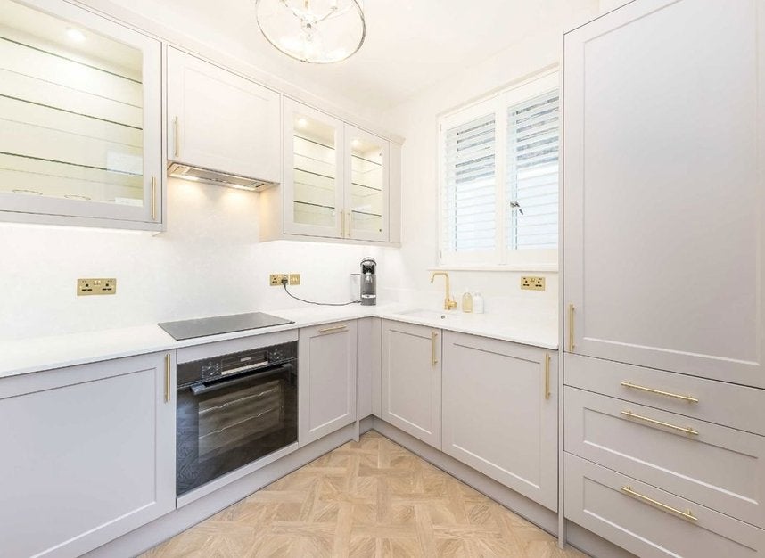Flat Franklins Row in Greater London