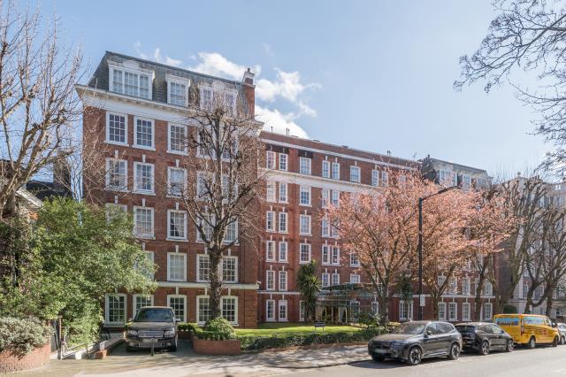 Flat Circus Road in City of Westminster