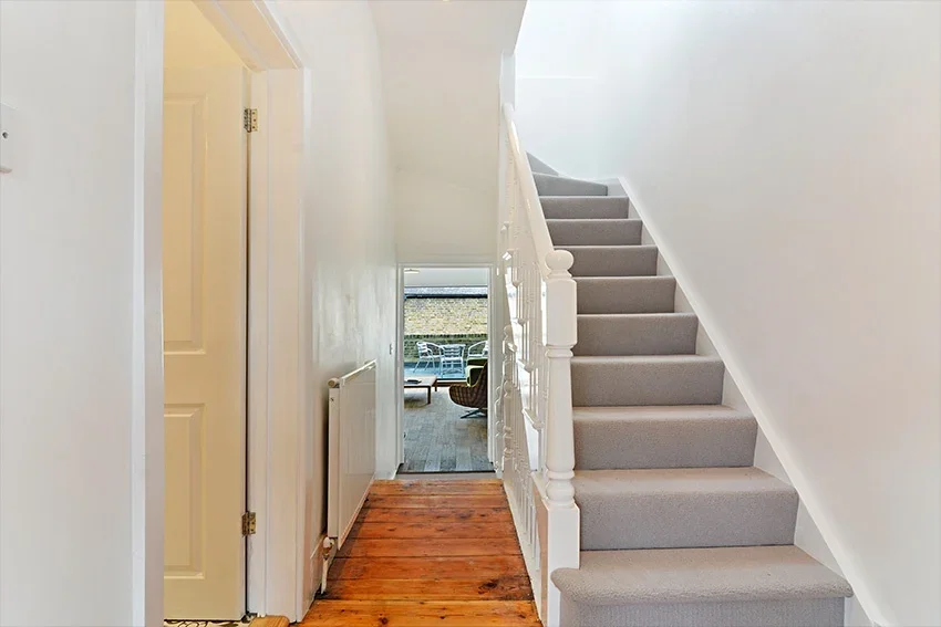 Flat Kildoran Road in Greater London