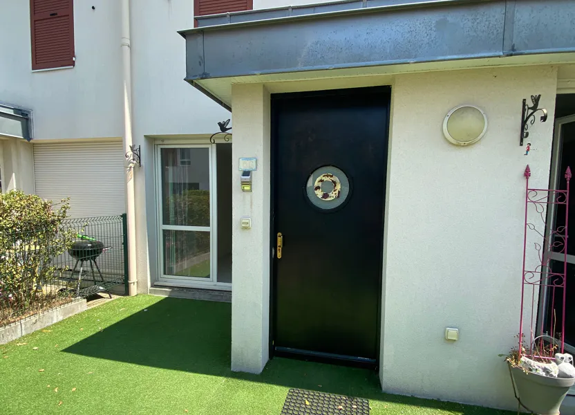 Flat Rue Jean Cessou in Les Mureaux