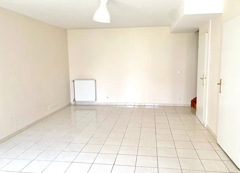 Flat Rue Jean Cessou in Les Mureaux