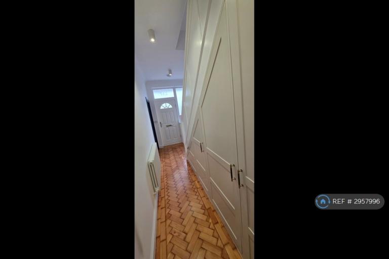 House Links Road in Greater London