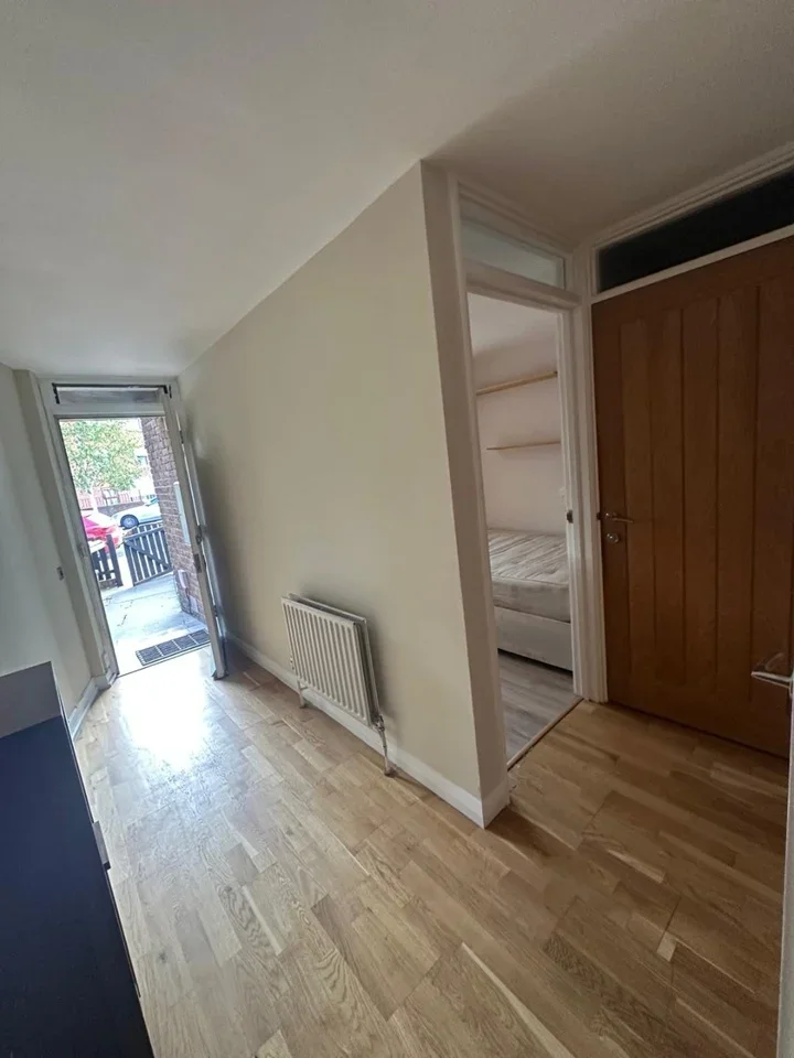 Flat Lyham Road in Greater London