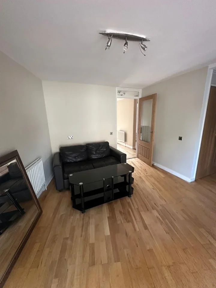 Flat Lyham Road in Greater London
