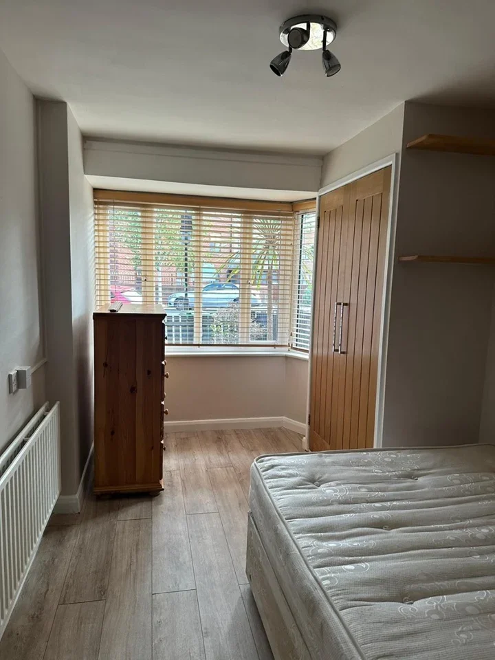Flat Lyham Road in Greater London