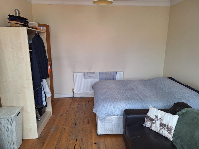 Room Durnsford Road in Greater London