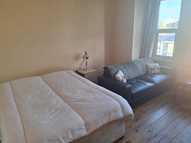 Room Durnsford Road in Greater London