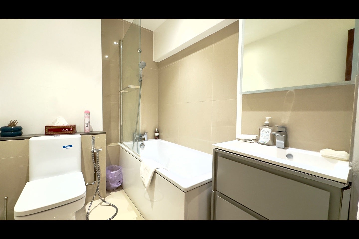Flat Hatherley Grove in City of Westminster