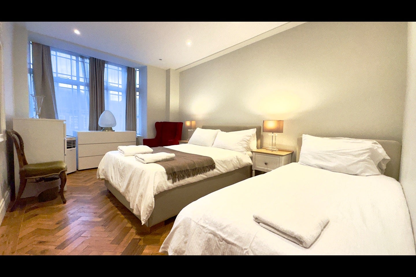 Flat Hatherley Grove in City of Westminster