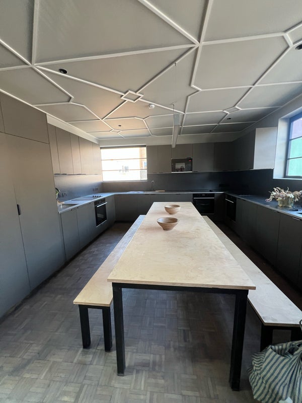 Room Catwalk Place in Greater London