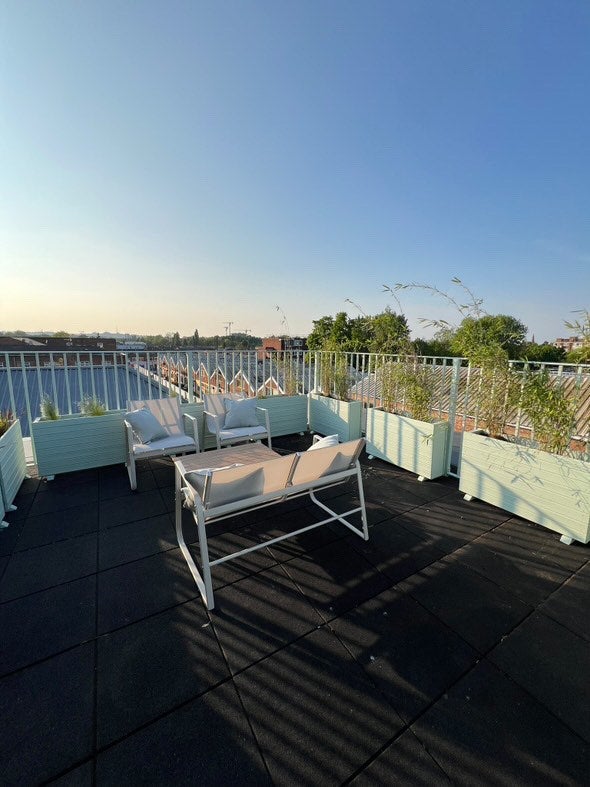 Room Catwalk Place in Greater London