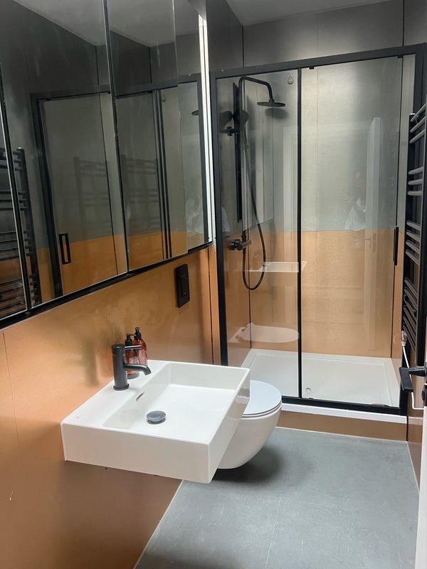 Room Catwalk Place in Greater London