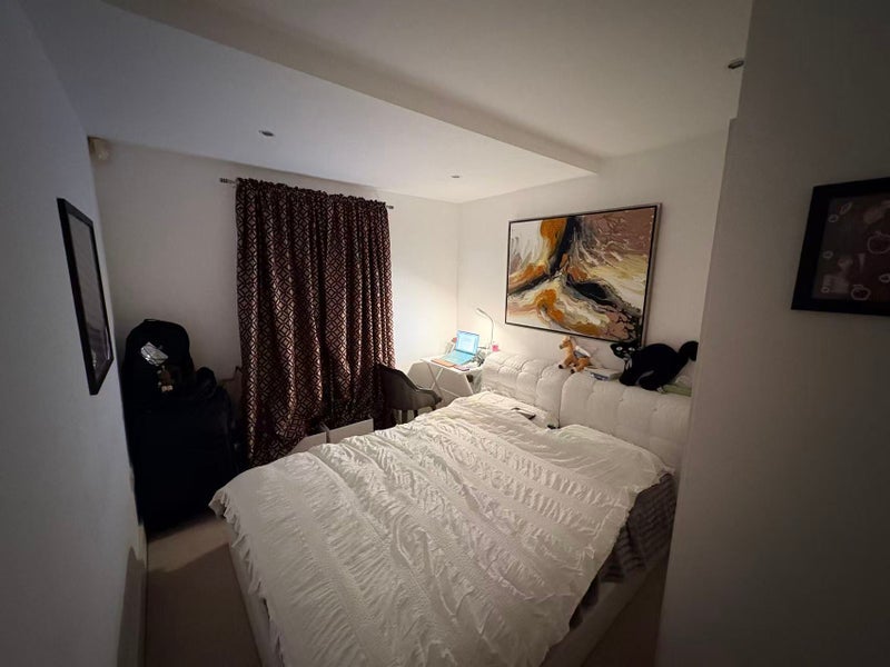 Room Worple Road in Greater London