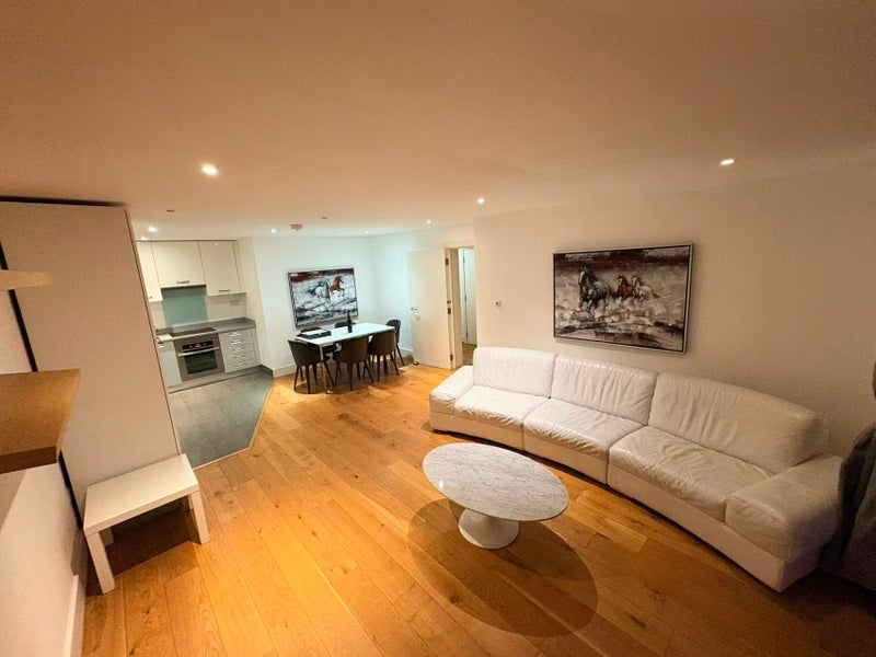 Room Worple Road in Greater London