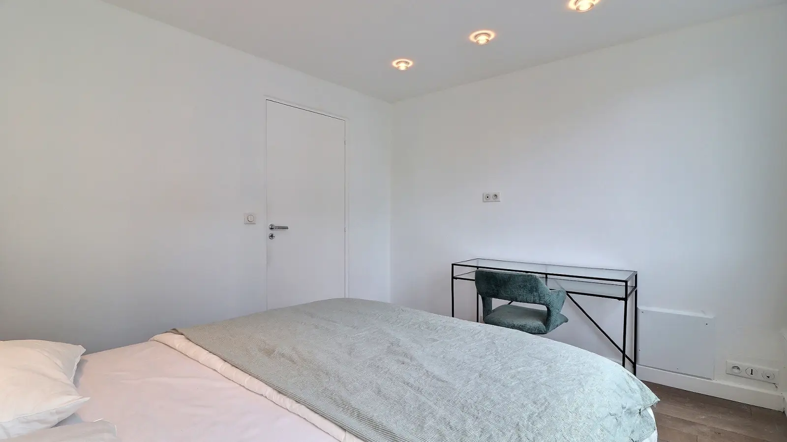 Flat Avenue Philippe Auguste in Paris