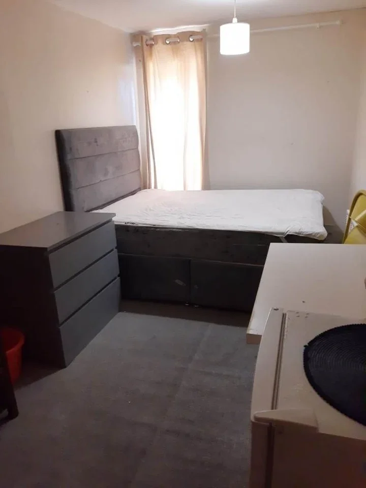 Room Knight's Hill in Greater London