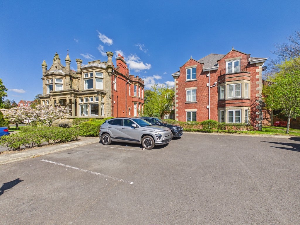 Flat Whitegate Drive in Blackpool