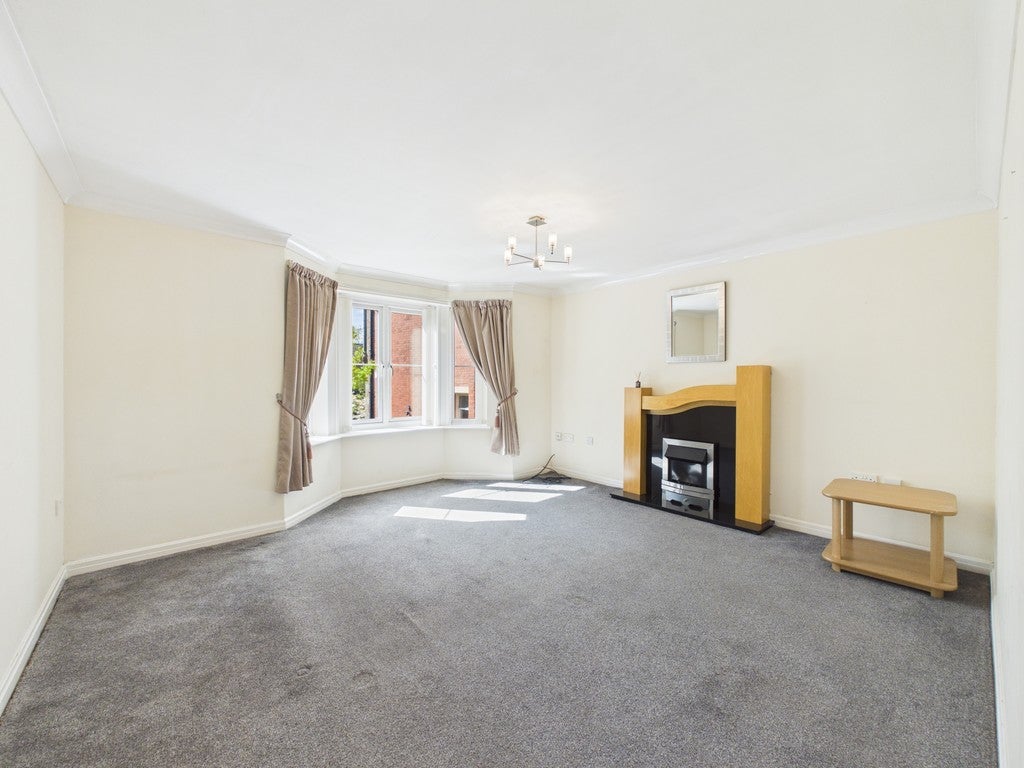 Flat Whitegate Drive in Blackpool