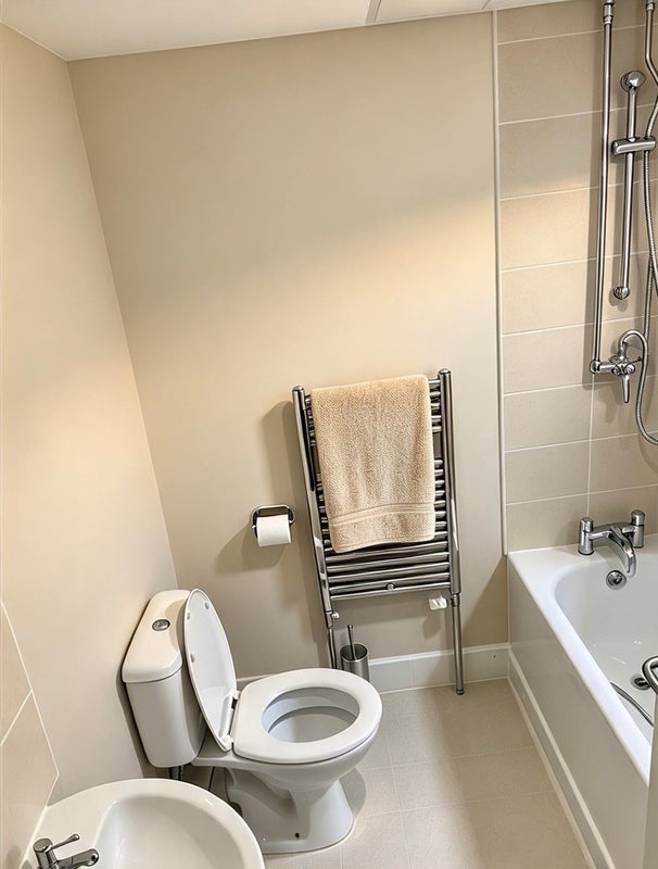 Room Upper Ground in Greater London