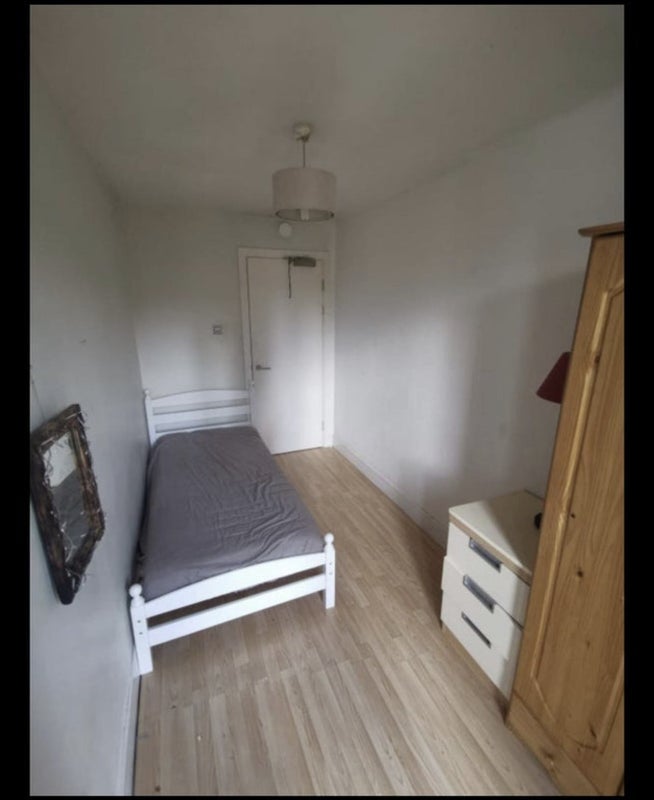 Room Upper Ground in Greater London