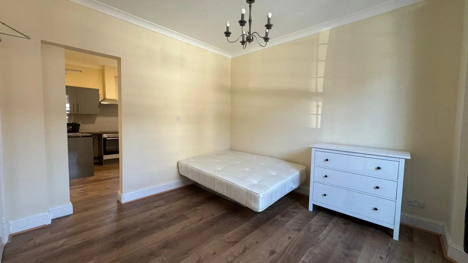 Flat Churchfield Road in Greater London