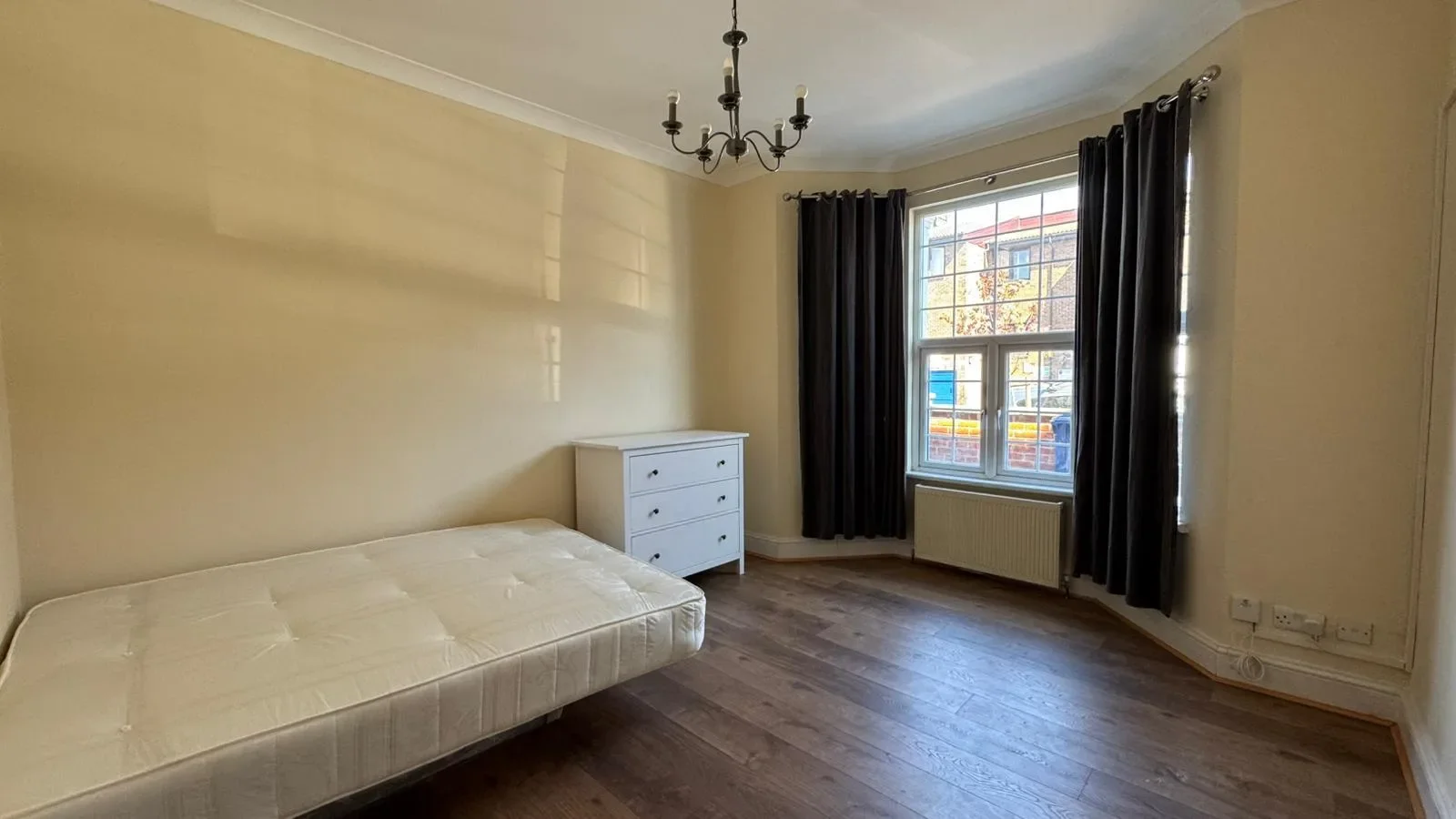 Flat Churchfield Road in Greater London