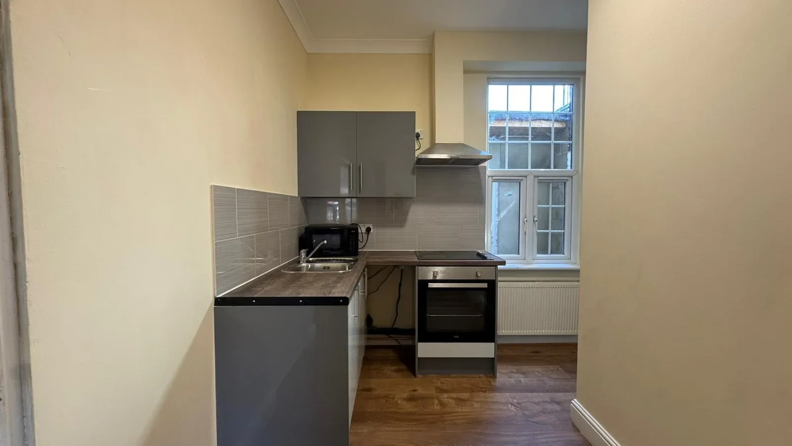 Flat Churchfield Road in Greater London