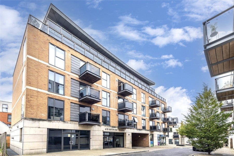 Flat St Mary's Road in Greater London