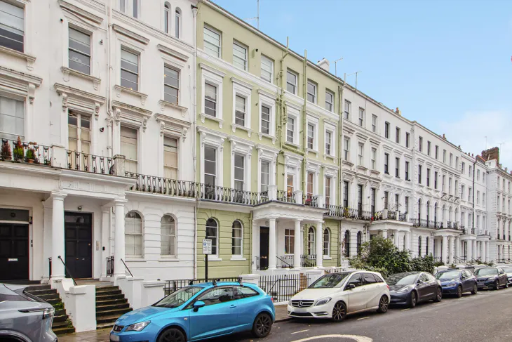Flat Elgin Crescent in Greater London