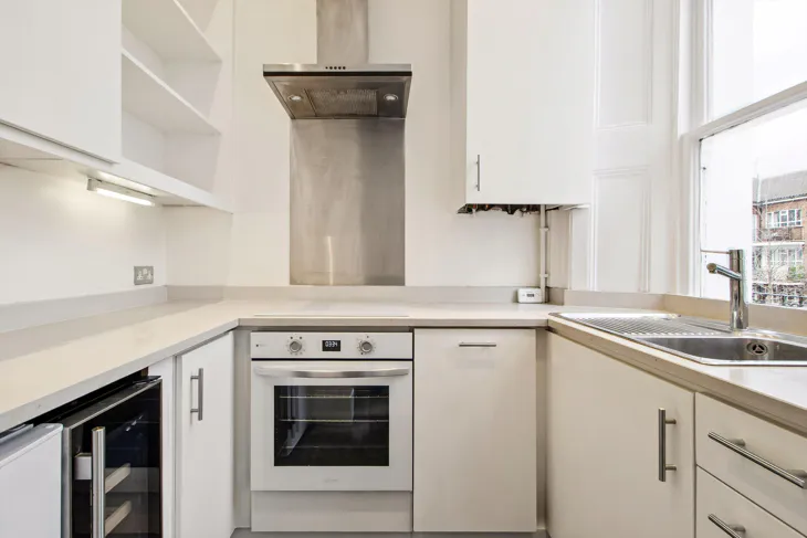 Flat Elgin Crescent in Greater London