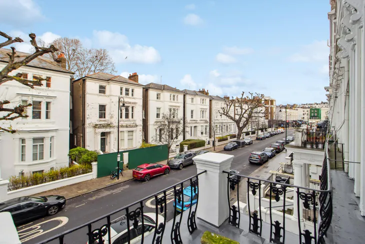 Flat Elgin Crescent in Greater London