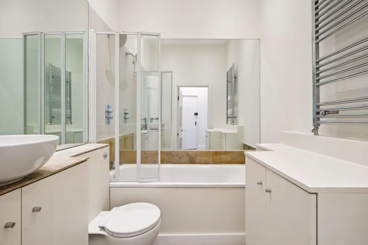 Flat Elgin Crescent in Greater London