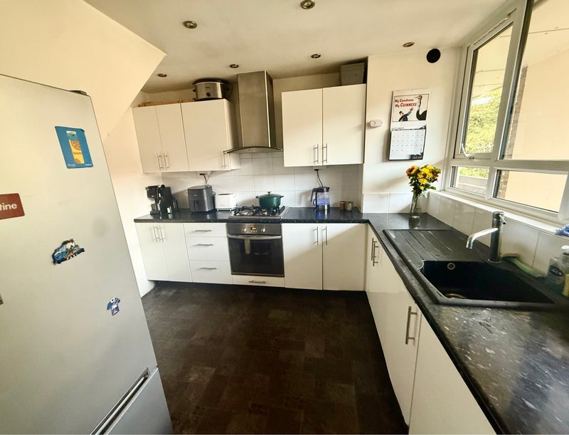 Room Purcell Street in Greater London
