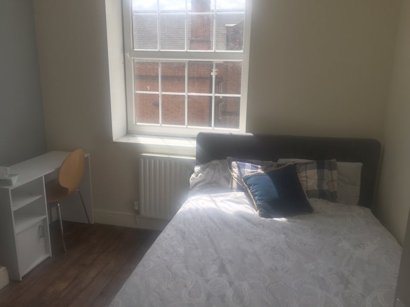 Room Lambeth Road in Greater London