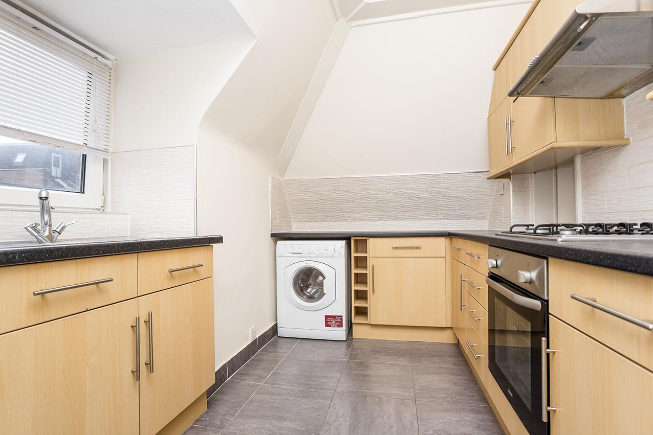 Flat Brampton Grove in Greater London