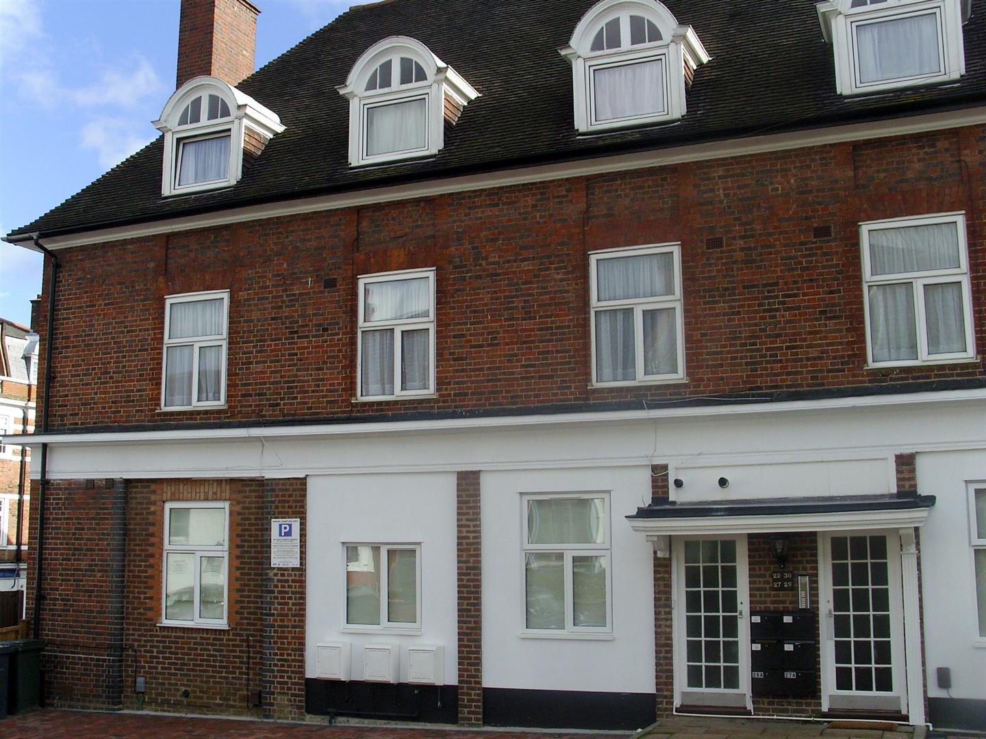 Flat Brampton Grove in Greater London