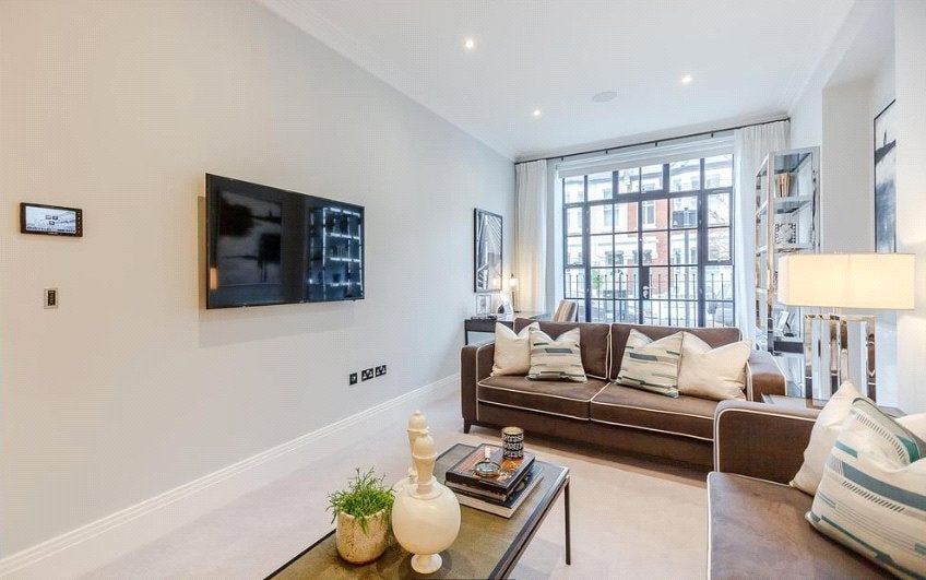 Flat Rainville Road in Greater London