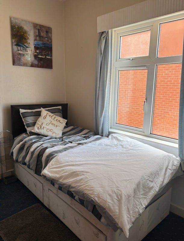 Room Longworth Road in Horwich