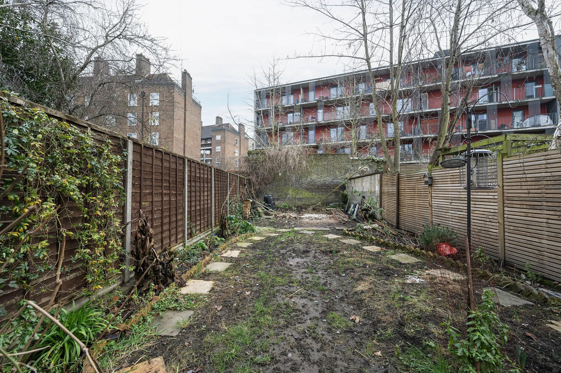Flat Bodney Road in Greater London