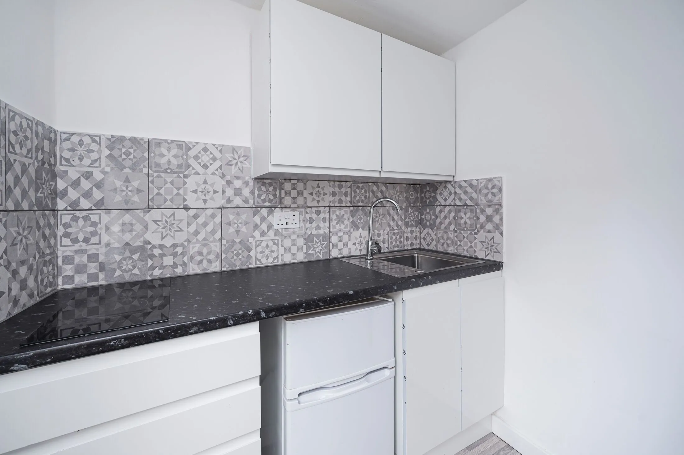 Flat Bodney Road in Greater London
