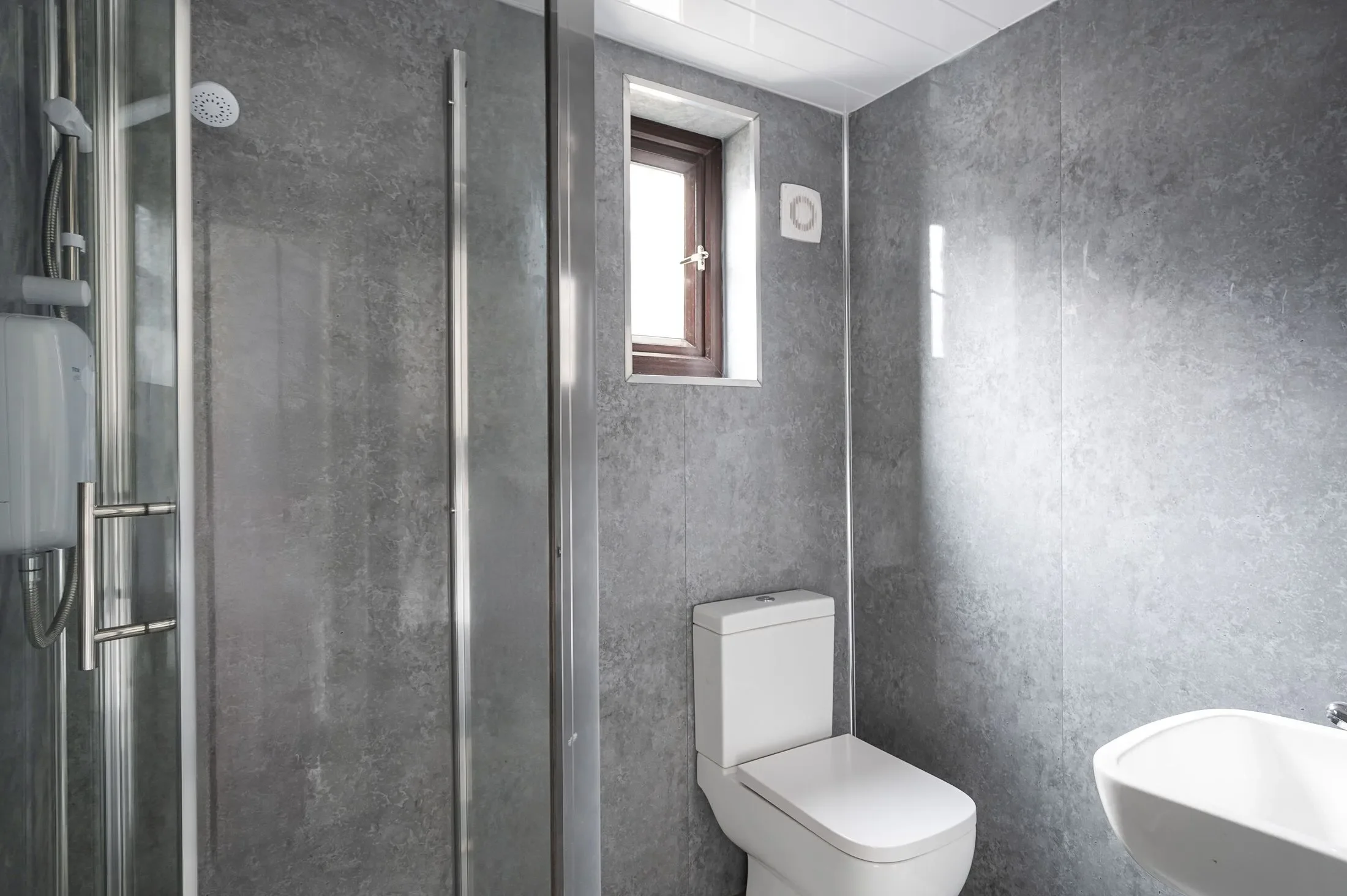 Flat Bodney Road in Greater London