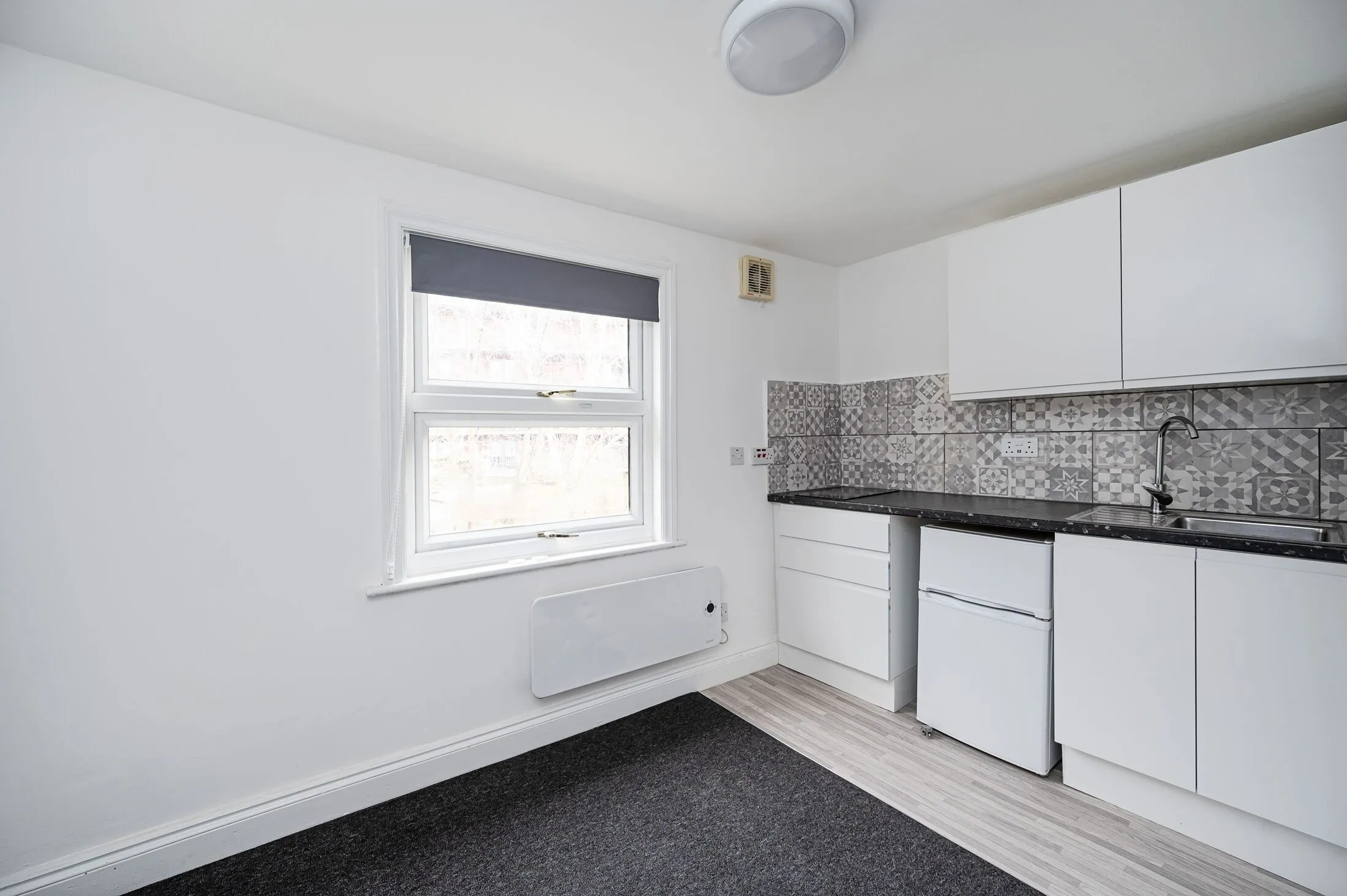 Flat Bodney Road in Greater London