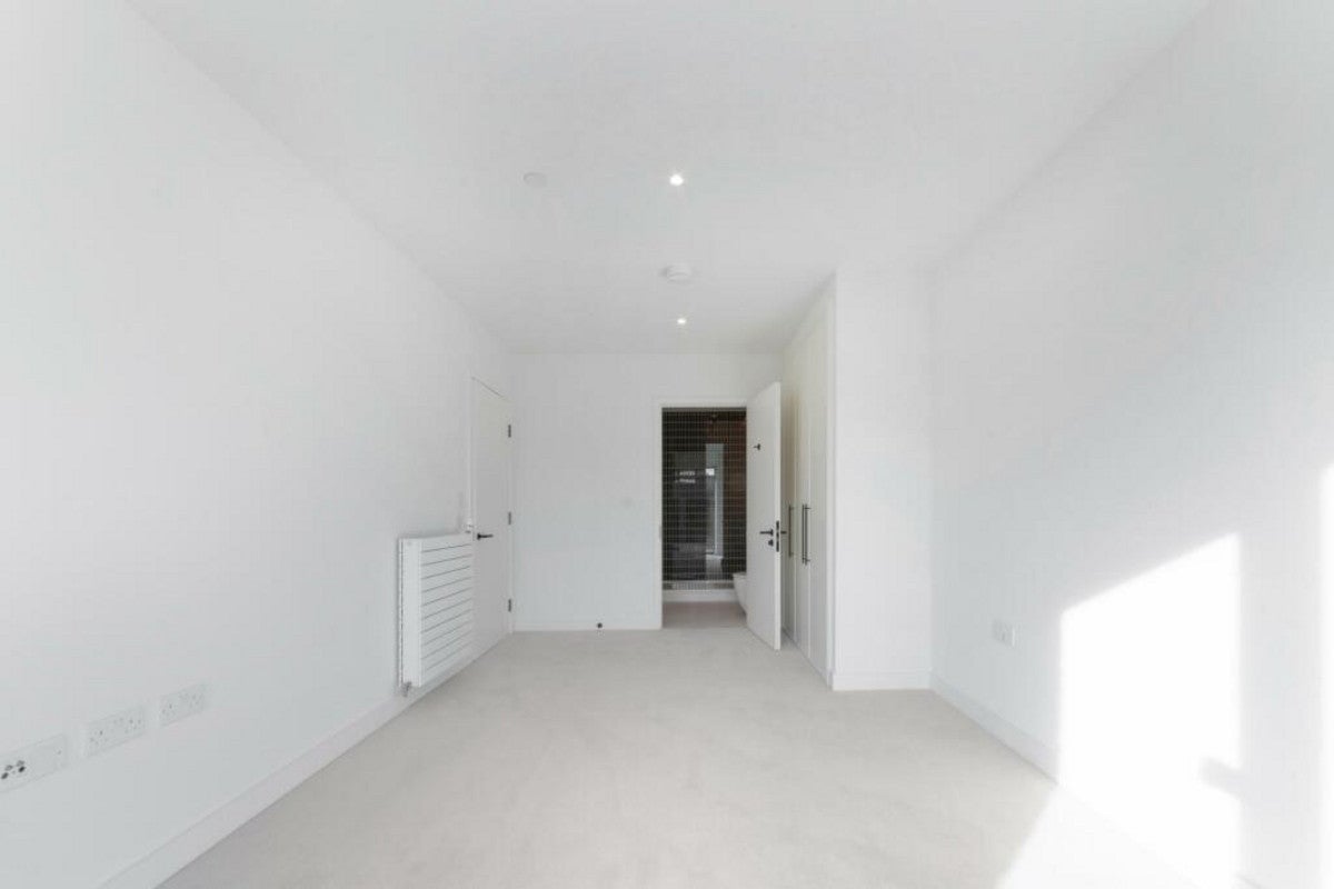 Flat Royal Crest Avenue in Greater London