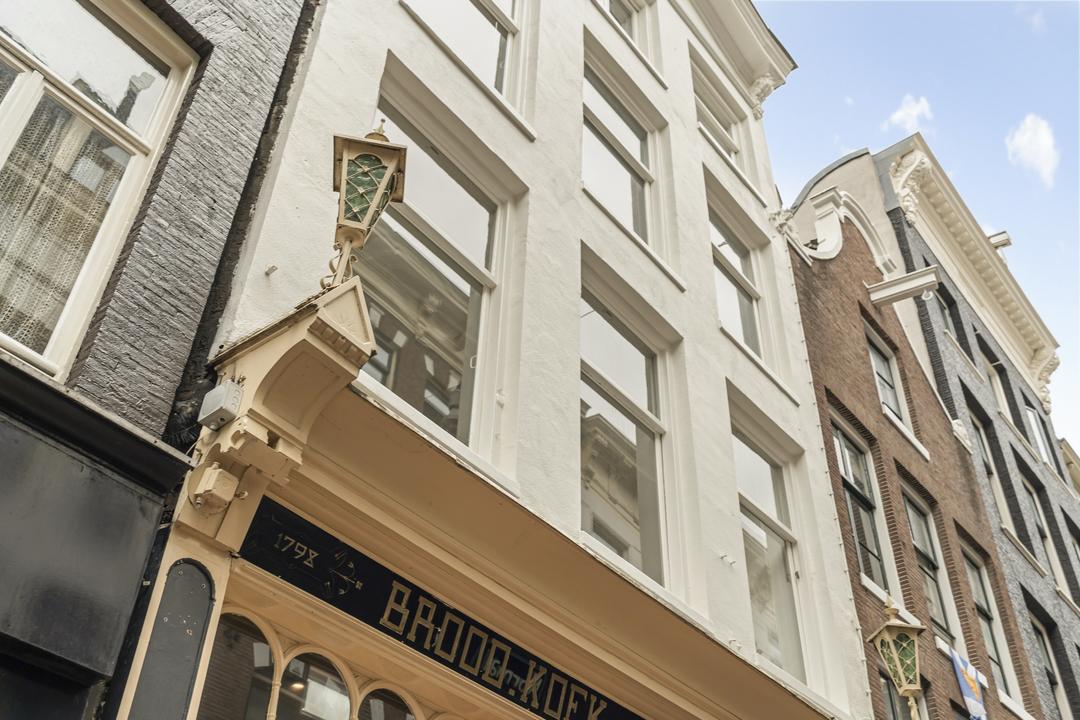 Flat Nieuwendijk in Amsterdam